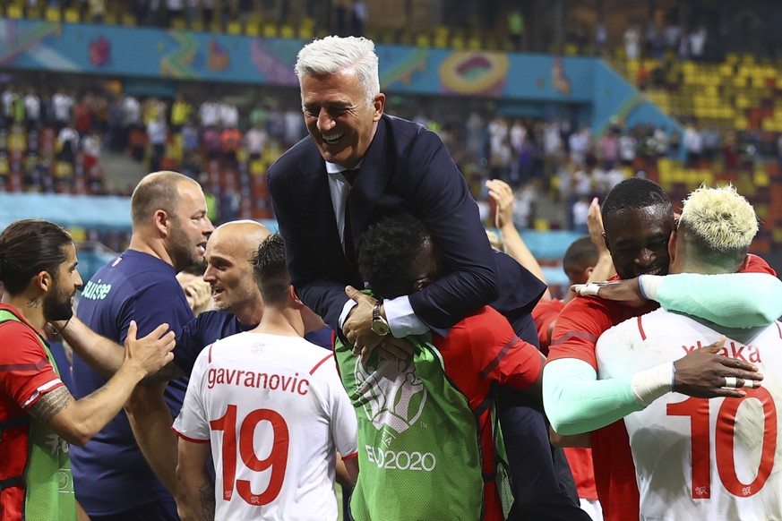 Switzerland's manager Vladimir Petkovic celebrates with his players end of the Euro 2020 soccer championship round of 16 match between France and Switzerland at the National Arena stadium, in Buc ...