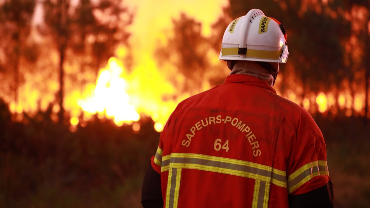 Firefighting efforts continue in southeastern France MIRABEL-ET-BLACONS, FRANCE - JULY 28: Firefighters continue battling a wildfire near the town of Mirabel-et-Blacons in southeastern France on July  ...