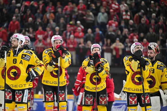 KEYPIX - Enttaeuschte Berner im Rueckspiel der zweiten Play-In-Serie der National League zwischen den Rapperswil-Jona Lakers (SCRJ) und dem SC Bern (SCB), am Mittwoch, 18. Maerz 2026, in der St. Galle ...