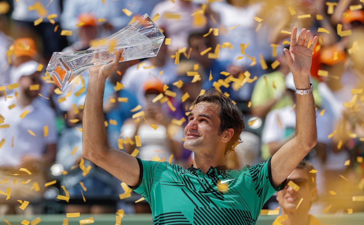 epa05885057 Roger Federer of Switzerland holds the winner's trophy after defeating Rafael Nadal of Spain in the men's singles final match at the Miami Open tennis tournament on Key Biscayne, ...