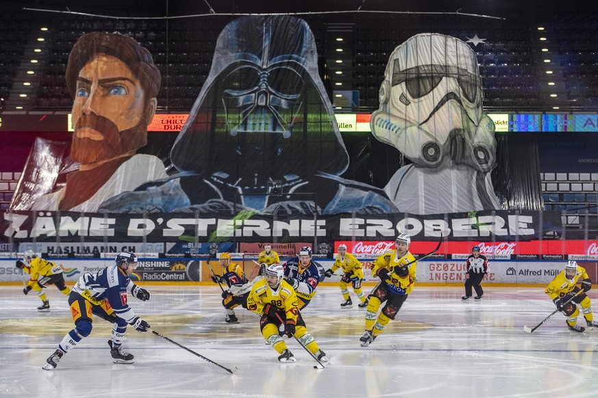 Choreos der Zuger Fans verzaubren die Arena beim Spiel 1 des Playoff 1/4 Finalspiel der Eishockey Meisterschaftsspiel der National League zwischen dem EV Zug und dem SC Bern vom Dienstag, 13. April 20 ...