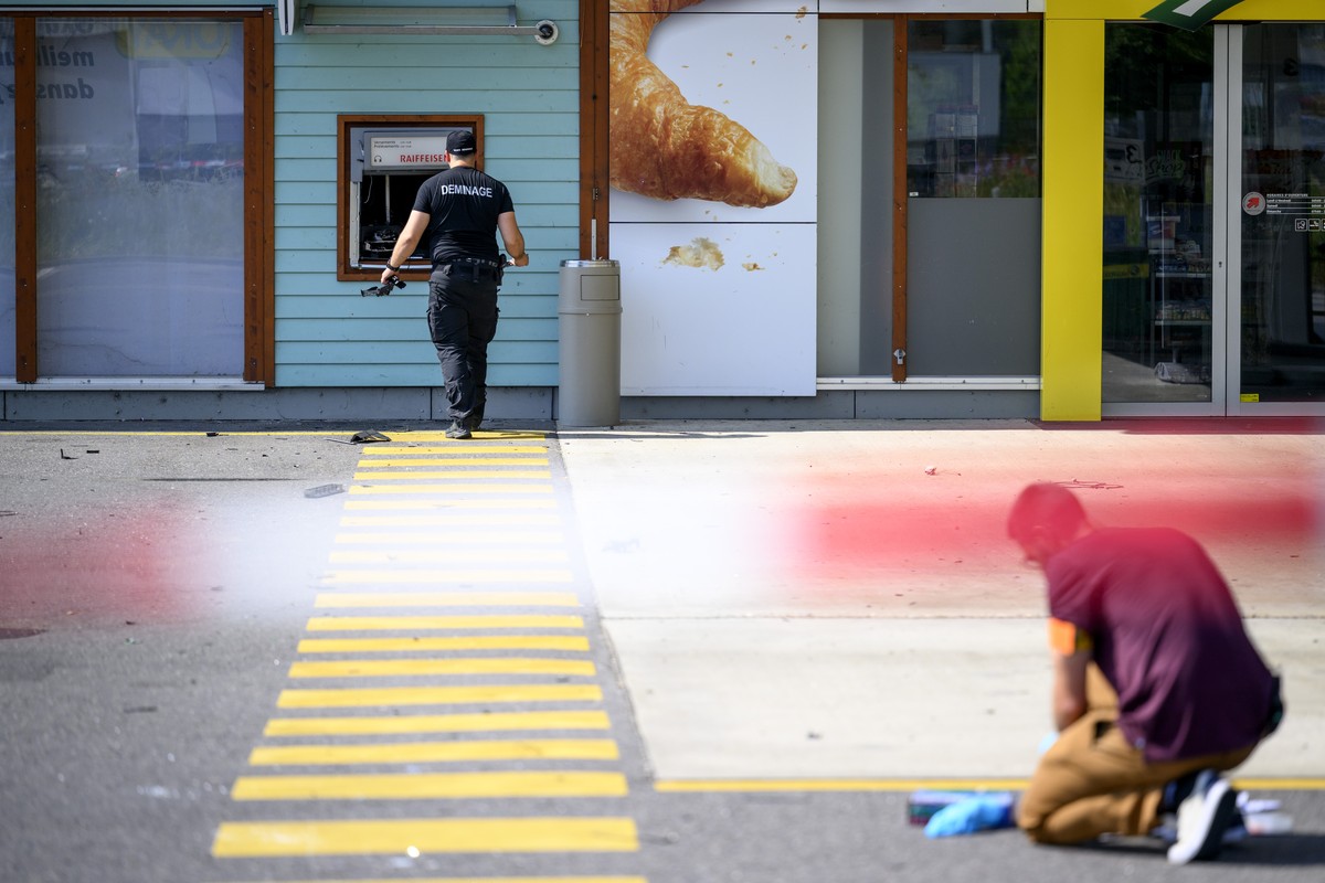 La majorité des braquages en Suisse l'an dernier ont été perpétrés avec des explosifs, ici un bancomat Raiffeisen à Cossonay (VD).