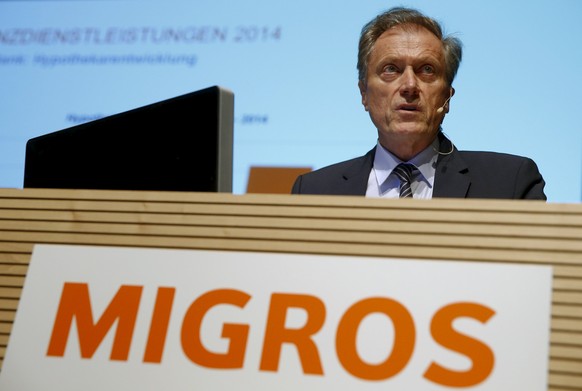 Herbert Bolliger, chief executive of Swiss retail company Migros, addresses the company&#039;s annual news conference in Zurich March 31, 2015. REUTERS/Arnd Wiegmann
