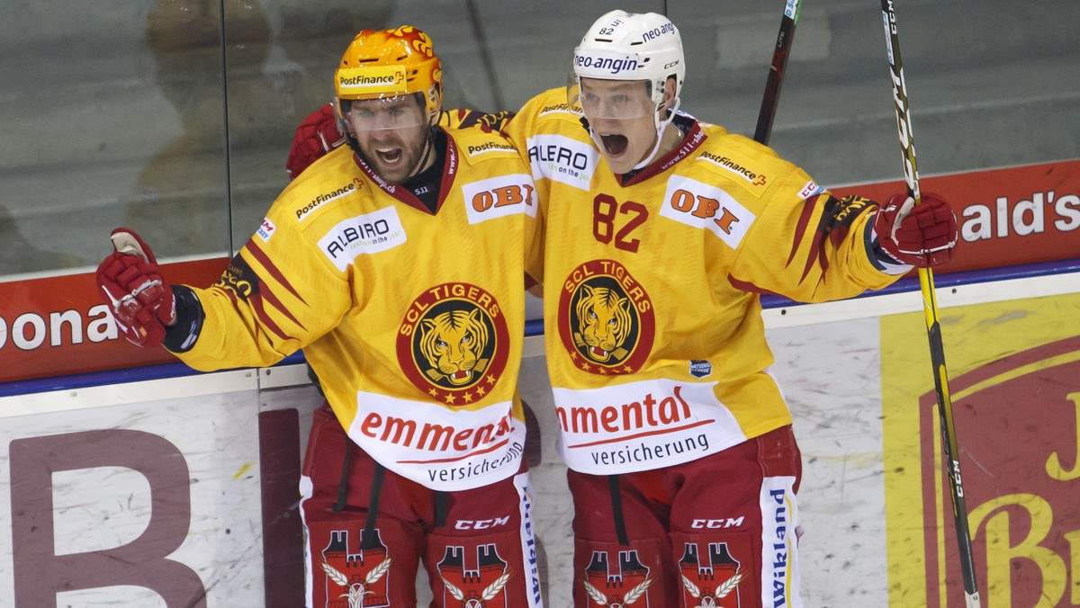 Tiger's forward Christopher DiDomenico, of Canada, left, celebrates his goal with teammates forward Harri Pesonen, of Finland, right, after scoring the 3:5, during a National League regular seaso ...