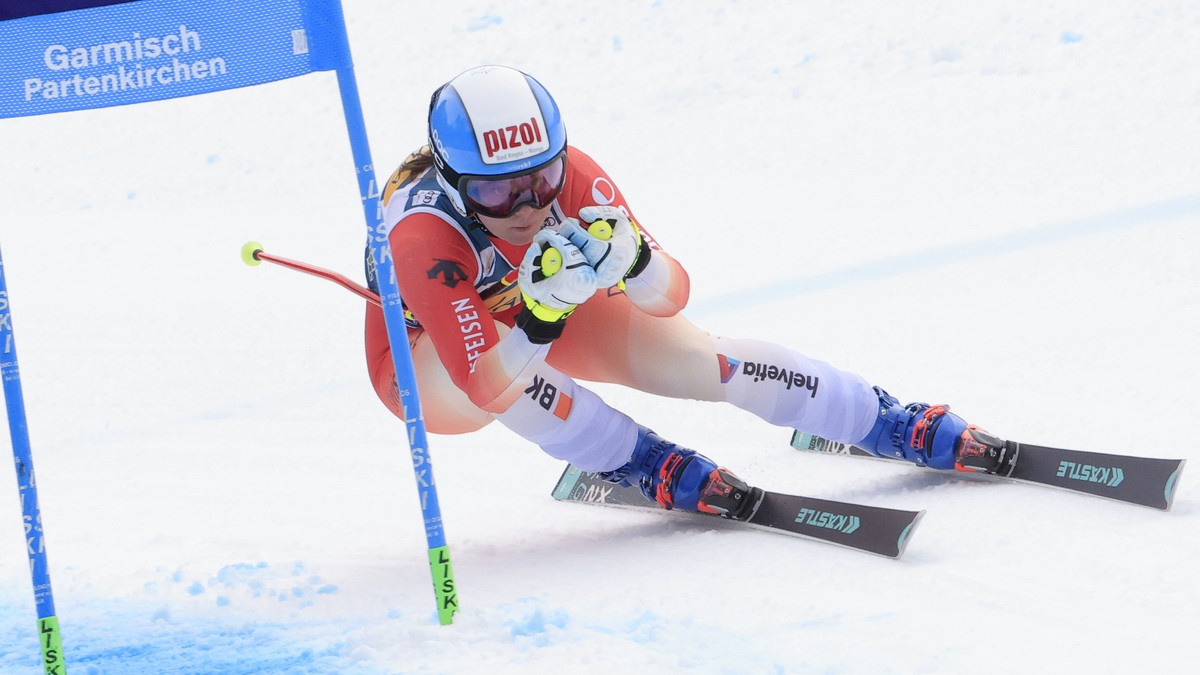 Switzerland's Janine Schmitt speeds down the course during an alpine ski, women's World Cup super G, in Garmisch, Germany, Sunday, Jan. 26, 2025. (AP Photo/Giovanni Maria Pizzato)