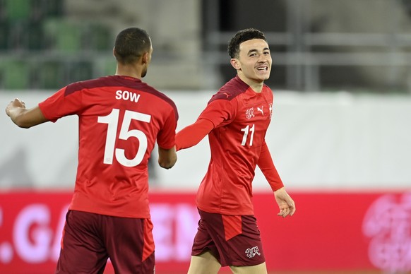 Switzerland&#039;s Djibril Sow, left, and scorer Ruben Vargas, right, cheer during a friendly soccer match between Switzerland and Finland, at the Kybunpark stadium in St. Gallen, Switzerland, Wednesd ...