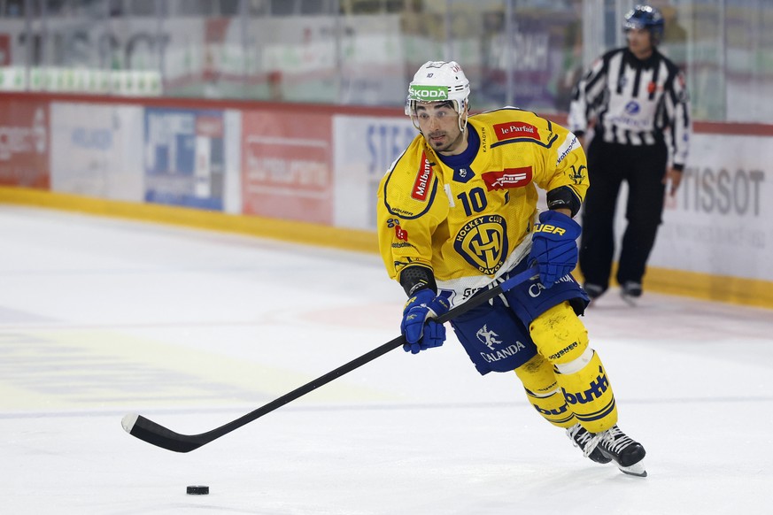 Davos Andres Ambuehl in Aktion, im Eishockey Meisterschaftsspiel der National League zwischen EHC Biel und HC Davos, am Dienstag, 18. Oktober 2022, in der Tissot Arena in Biel. (KEYSTONE/Peter Klaunze ...