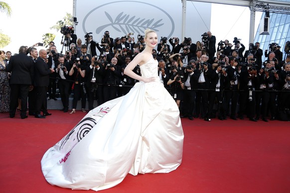 epaselect epa05970313 US actress Elle Fanning arrives for the screening of &#039;Les Fantomes d&#039;Ismael&#039; (Ismael&#039;s Ghosts) and the Opening Ceremony of the 70th annual Cannes Film Festiva ...