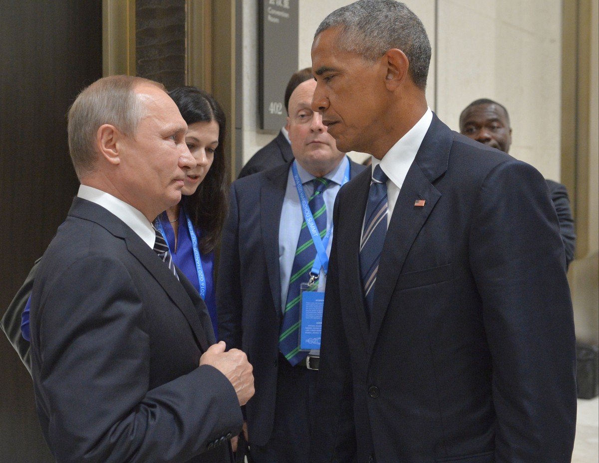 Russian President Vladimir Putin, left, speaks with U.S. President Barack Obama in Hangzhou in eastern China's Zhejiang province, Monday, Sept. 5, 2016. (Alexei Druzhinin/Sputnik, Kremlin Pool Ph ...
