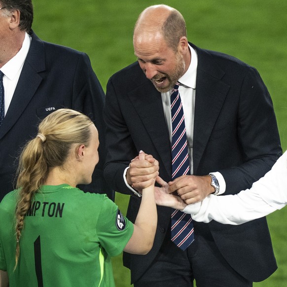 epa12266766 Britain&#039;s William, the Prince of Wales (C) congratulates England&#039;s goalkeeper Hannah Hampton after the UEFA Women&#039;s EURO 2025 final soccer match between England and Spain, i ...