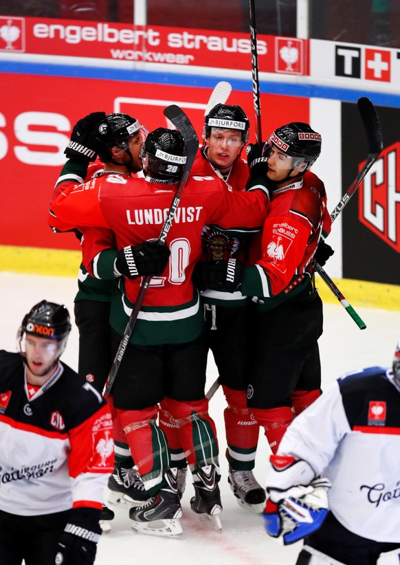 Men&#039;s Ice Hockey - Champions Hockey League - semi finals - Frolunda Gothenburg HC v HC Fribourg-Gotteron - Frolundaborgs Isstadion, Gothenburg - 10/1/17 - Frolunda&#039;s players celebrates scori ...