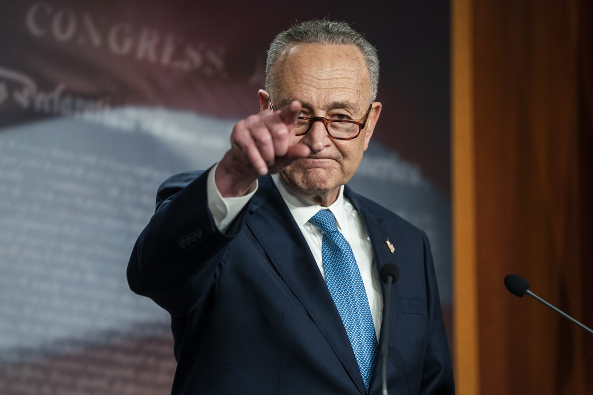 epa08922820 Democratic Senate Minority Leader Chuck Schumer speaks to the media the morning after the Georgia Senate runoff in Washington, DC, USA, 06 January 2021. Democrats Jon Ossoff and Raphael Wa ...