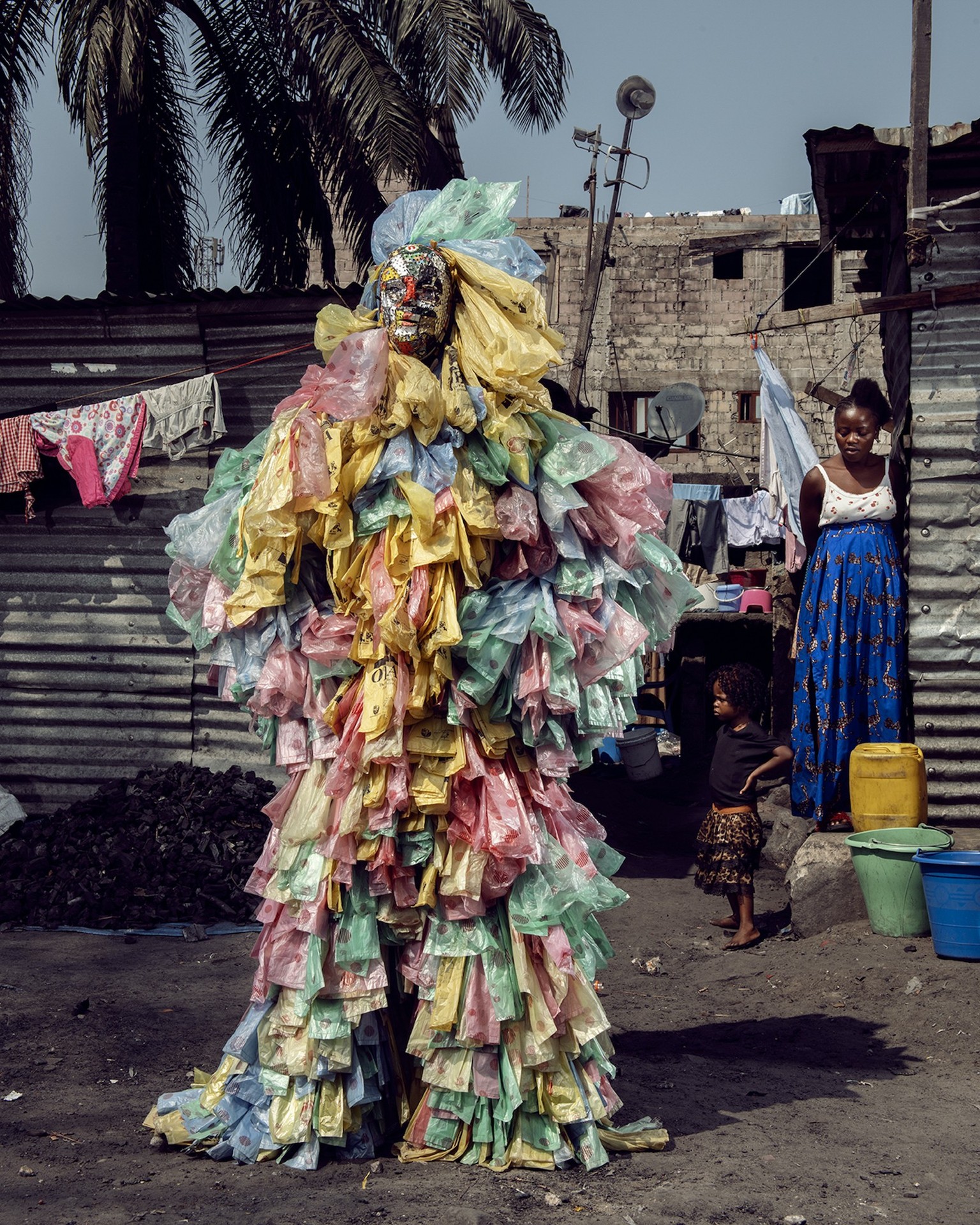 Homo detritus - Stephan Glaudieu Académie des Beaux-Arts de Kinshasa Demokratische Republik Kongo kunst abfall mode