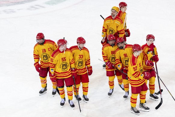 Die Tigers Spieler nach der 4:7 Niederlage, waehrend dem Qualifikationsspiel der National League zwischen den SCL Tigers und dem HC Lugano, am Freitag, 28. Januar 2022, im Ilfisstadion in Langnau. (KE ...