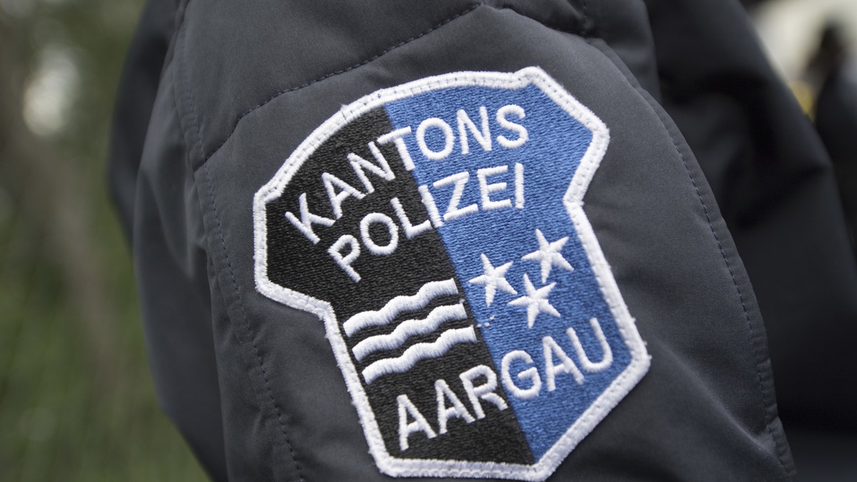 72-J-hrige-nickt-in-Brugg-AG-am-Steuer-ein-Mitfahrer-verletzt