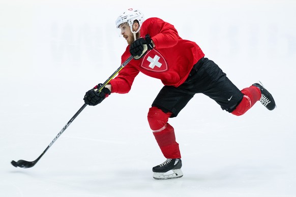 Switzerland&#039;s Christoph Bertschy in action during a training session in Helsinki at the Ice Hockey Hall, Finland on Wednesday, May 25, 2022. (KEYSTONE/Peter Schneider)