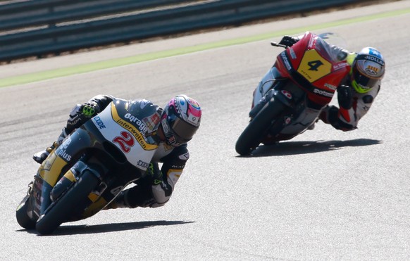 epa06223986 Swiss Moto2 rider Jesko Raffin (front), Garaje plus Interwetten, and South African Steven Odendaal, NTS, compete in Aragon Grand Prix at Motorland circuit in Alcaniz, Teruel, Spain, 24 Sep ...