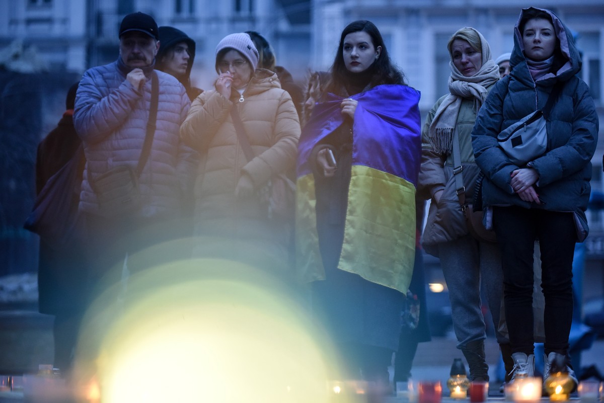 epa10526974 People react as they attend a commemorative rally to mark the first anniversary of the bombing of the Mariupol Drama Theatre, in front of the National Opera of Ukraine in Kyiv (Kiev), Ukra ...