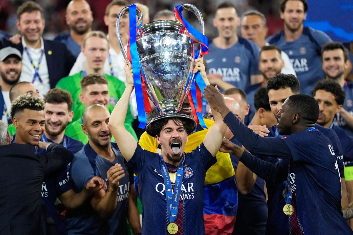 PSG's Vitinha lifts the trophy celebrating after winning the Champions League final soccer match between Paris Saint-Germain and Arsenal in Budapest, Hungary, Saturday, May 30, 2026. (AP Photo/Pe ...