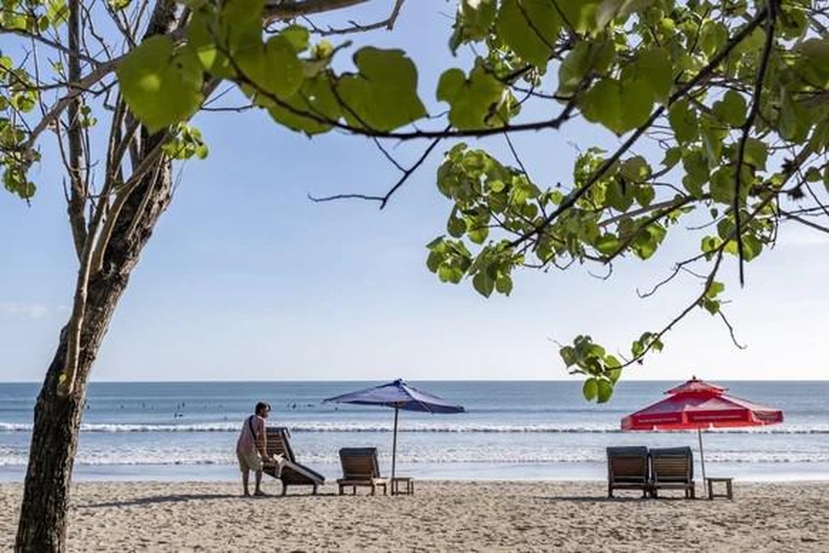 Vacances à la plage en Indonésie ? Probablement pas à la mode en ce moment.