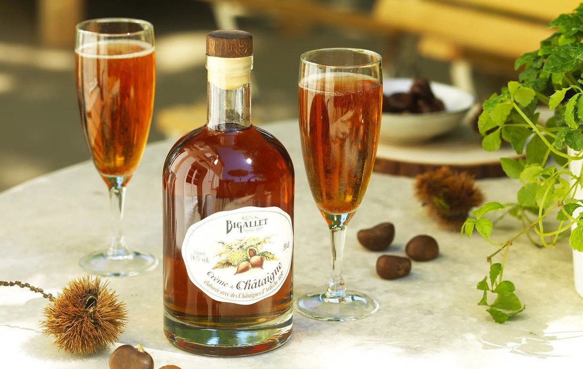 Kir a la Creme de Chataigne – Champagne https://www.cuisineaz.com/recettes/kir-a-la-chataigne-102902.aspx