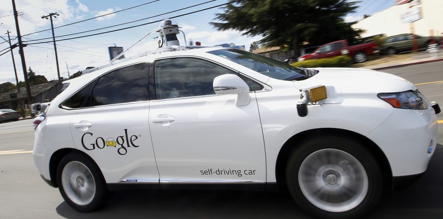 Selbstfahrendes Google-Auto der Marke Lexus in Mountain View, Kalifornien.