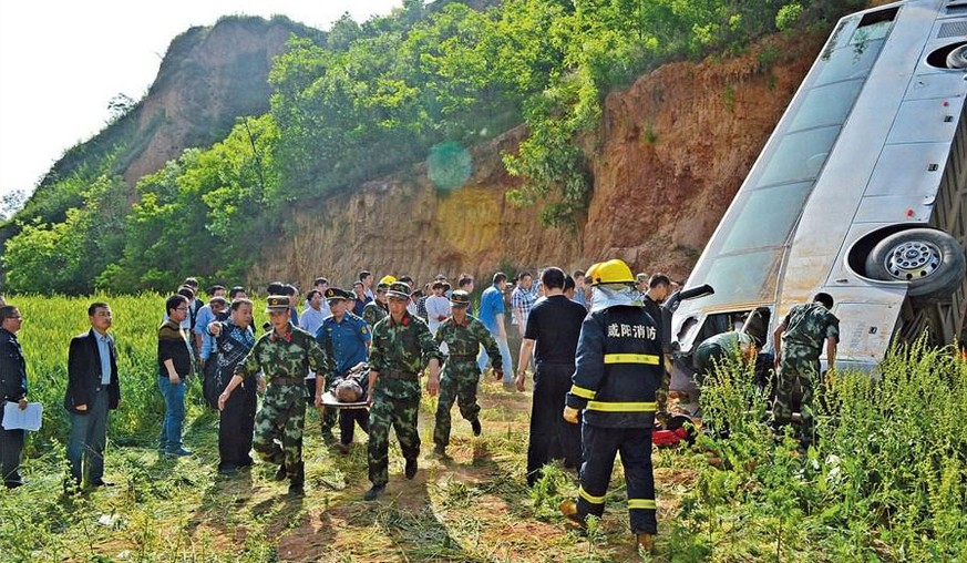 30 Meter tief gestürzt: Bei dem Unglück mit einem Bus sterben 35 Menschen.