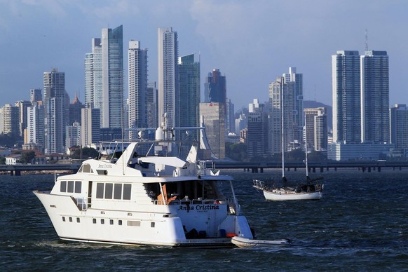 epa05247058 A general view shows boats cruising the Panama Bay, in Panama City, Panama, 06 April 2016. Panamanian President Juan Carlos Varela has announced a committee of experts to assess &#039;the  ...