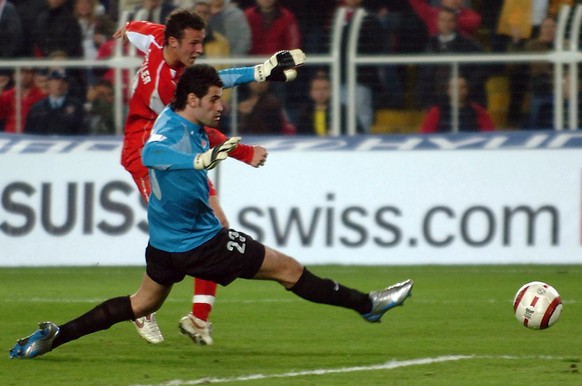 Der goldene Treffer: Streller umkurvt Volkan und trifft zum 2:3.