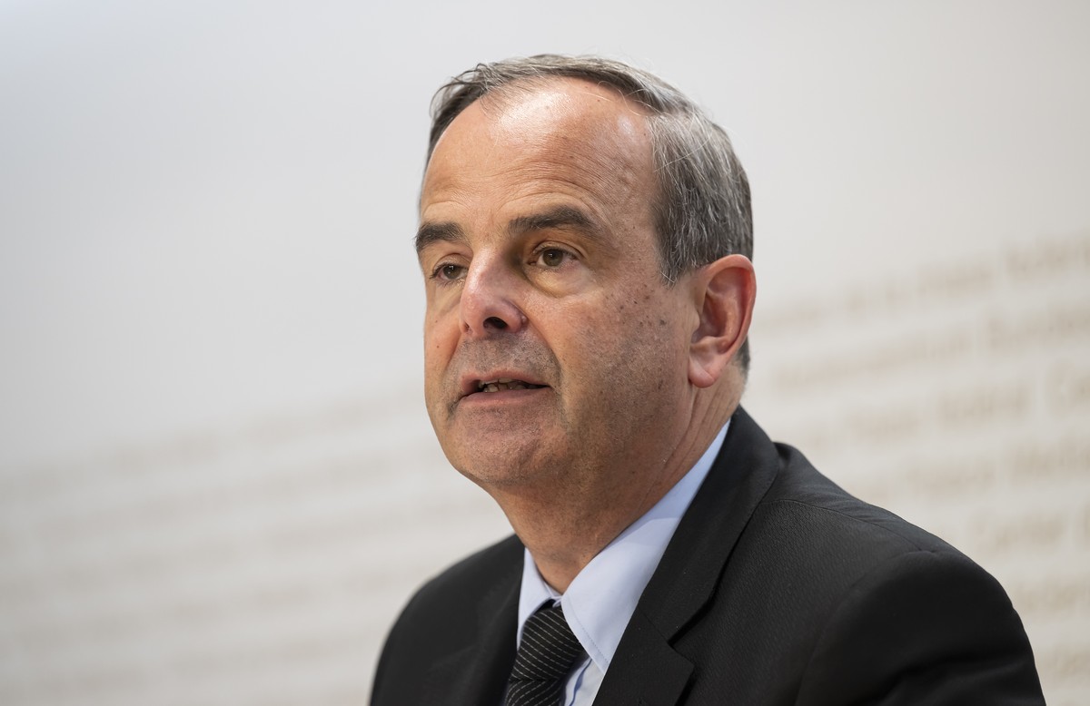 Nationalrat Gerhard Pfister, Praesident Die Mitte spricht waehrend einer Medienkonferenz des Komitees gegen die Biodiversitaesinitiative, am Donnerstag, 13. Juni 2024 in Bern. (KEYSTONE/Anthony Anex)