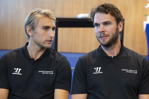 The new players of Geneve-Servette HC, Valtteri Filppula, of Finland, left, and forward Marc-Antoine Pouliot, of Canada, right, talks together, during a press conference of presentation of the team of ...