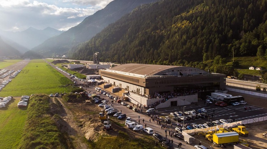 Die neue Gottardo Arena beim Militärflugplatz Ambri.