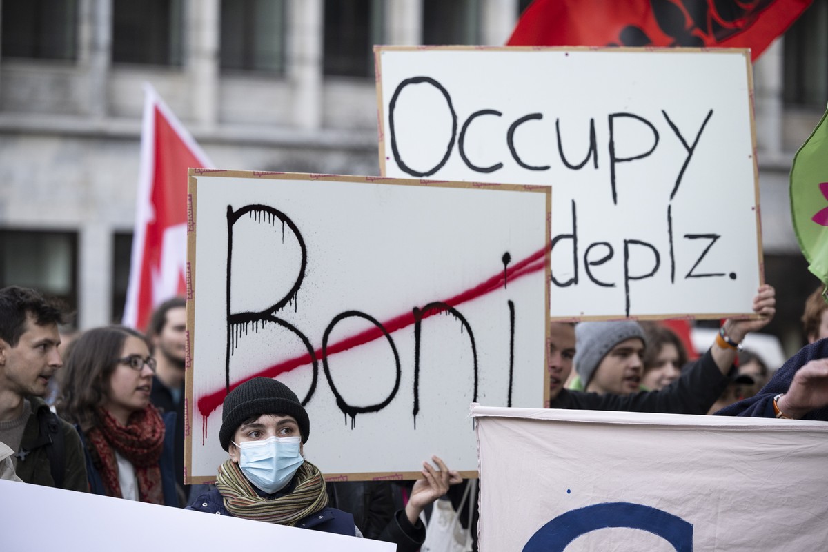 epa10534244 People protest on occasion of the takeover of Credit Suisse by UBS, in Zurich, Switzerland, 20 March 2023. Swiss bank UBS takes over Credit Suisse for three billion Swiss francs. Shares of ...