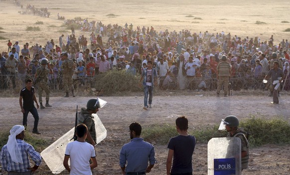 Demonstranten forderten am Freitag die Öffnung der Grenze für Flüchtlinge.