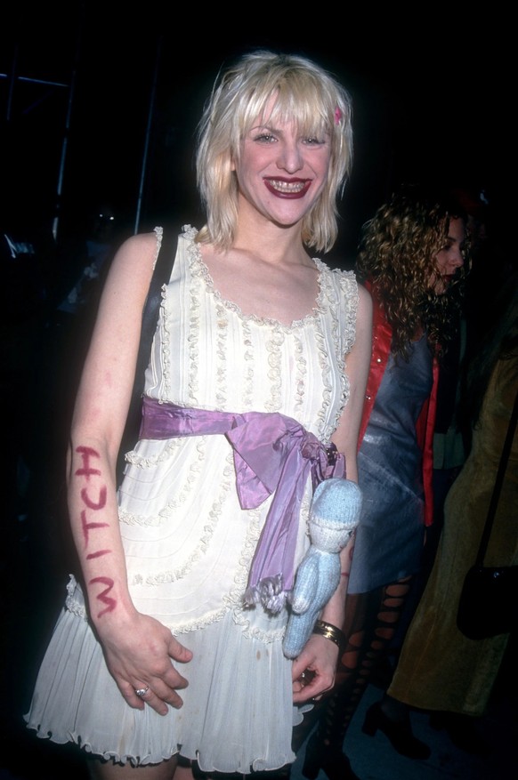 Courtney Love im Babydoll Dress