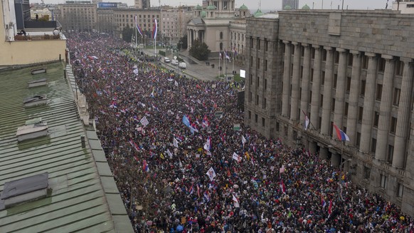 Tens of thousands gather in front of the Serbian parliament during a major anti-corruption rally led by university students in Belgrade, Serbia, Saturday, March 15, 2025. (AP Photo/Marko Drobnjakovic) ...