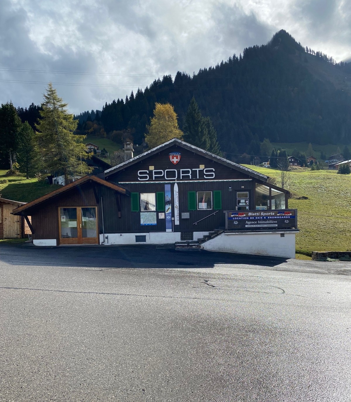 Le magasin Blatti Sports au Col des Mosses.