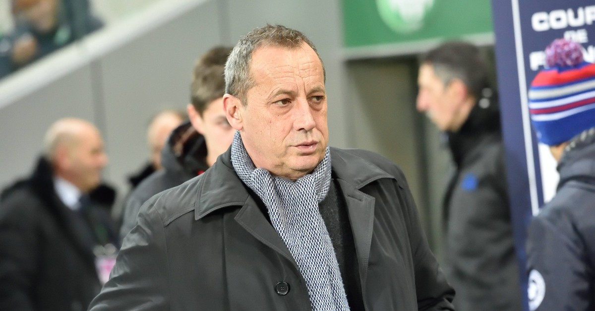 scharfsch-tze-t-tet-ex-pr-sidenten-von-korsika-fussballklub-an-beerdigung-seiner-mutter