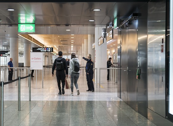 Reisende am Flughafen Zürich: Die grösste Rückholaktion der Schweizer Geschichte ist bald abgeschlossen (Symbolbild)