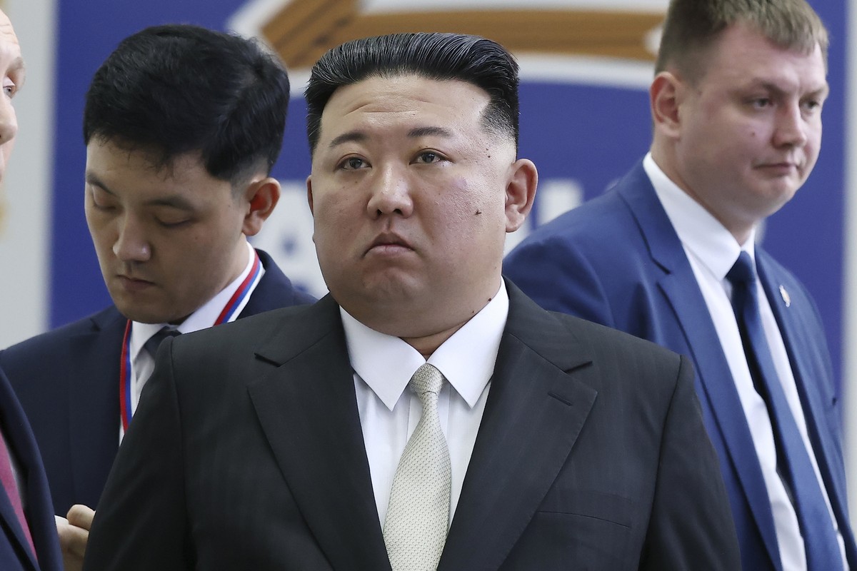 Kim Jong Un aime bien faire joujou avec son matériel militaire.
