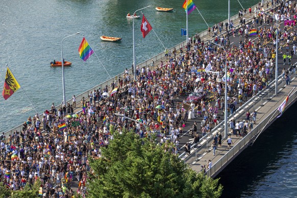 epa09461438 People walk through the streets for the rights of the LGBTIQ+ community during the Geneva Pride march, in Geneva, Switzerland, 11 September 2021. EPA/SALVATORE DI NOLFI