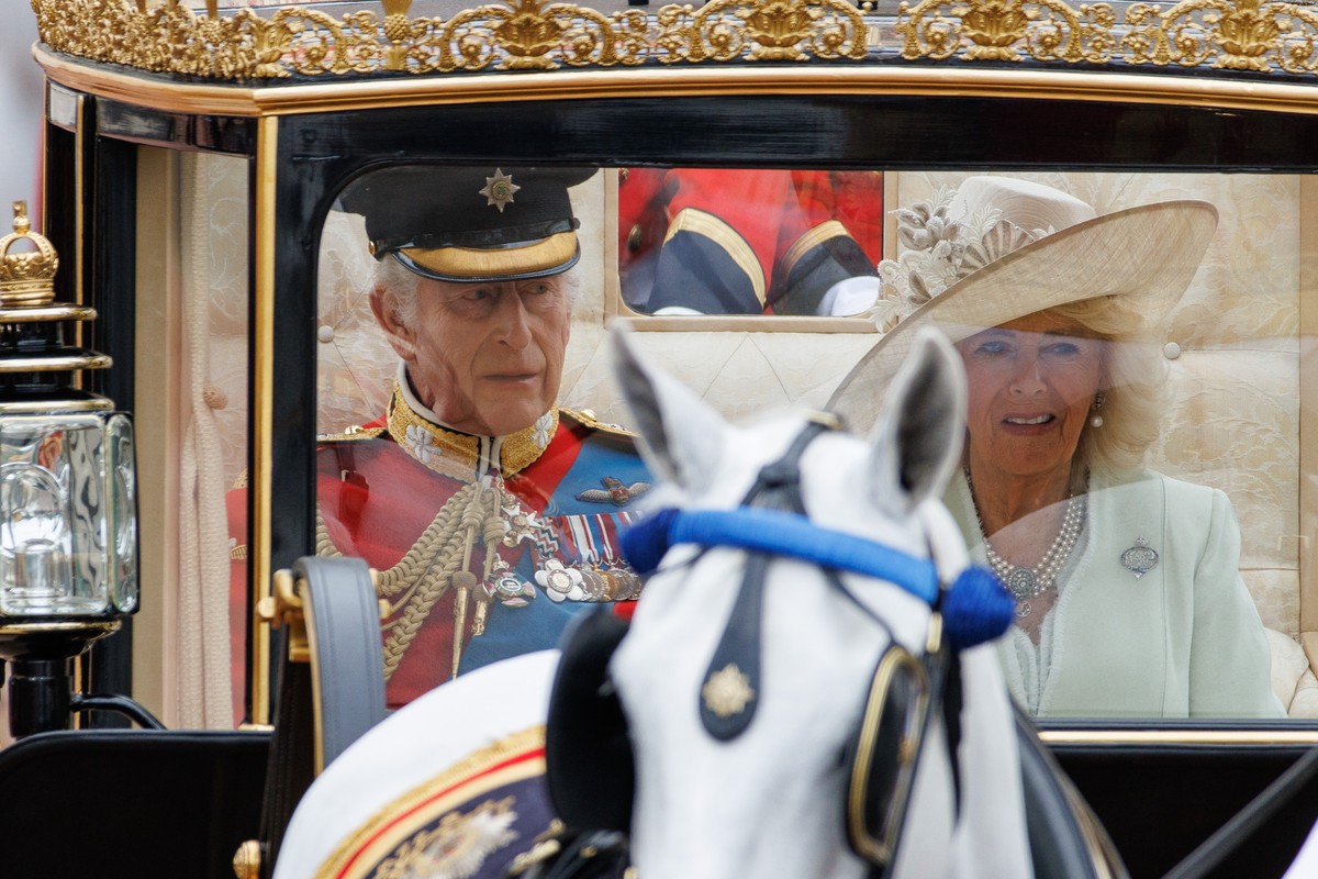 epa11411661 Britain's King Charles III (L) and Queen Camilla (R) travel from Buckingham Palace to Horse Guards Parade inside a carriage during the Trooping the Colour parade in London, Britain, 1 ...