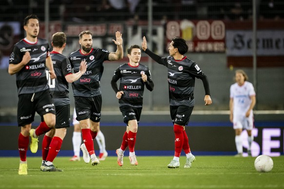 Joie de Roman Buess (FCW), 3eme gauche, apres le but du 1:1 lors de la rencontre de football de Super League entre FC Sion et FC Winterthur le mercredi 2 avril 2025 au stade de Tourbillon a Sion. (KEY ...