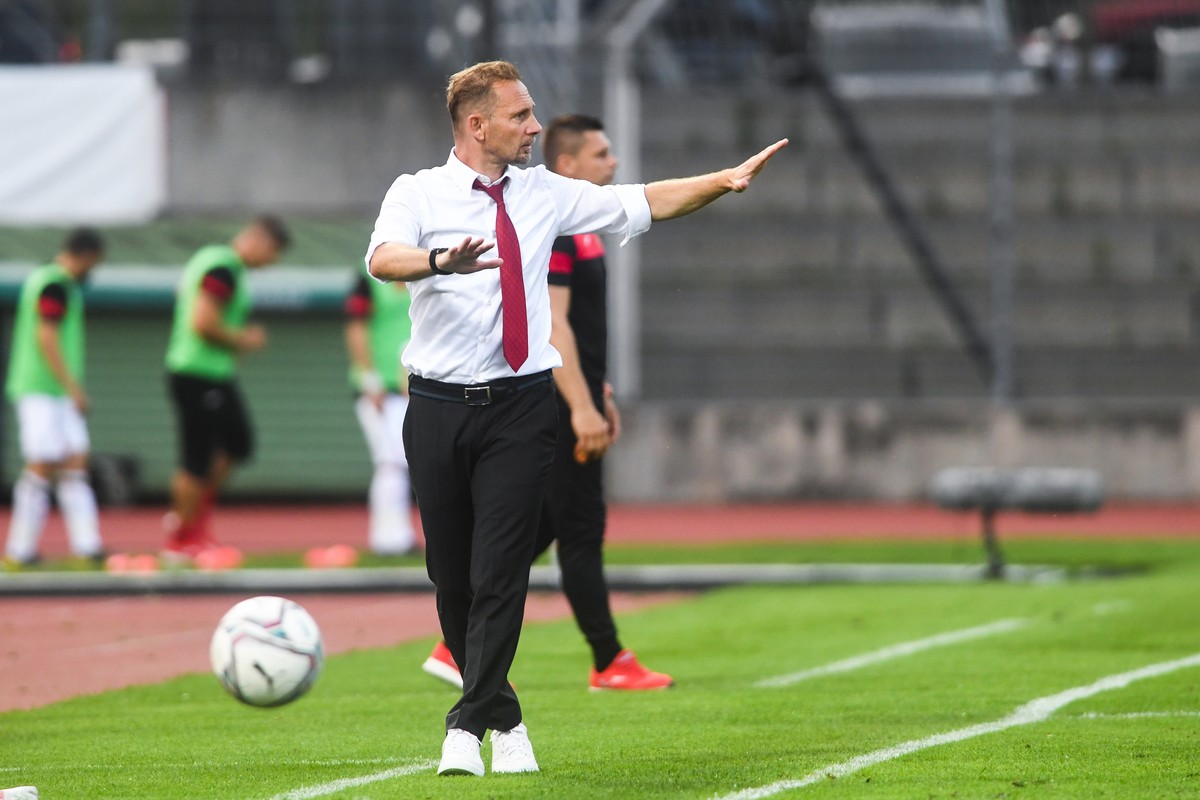Switzerland's U21 coach Mauro Lustrinelli during the U21 soccer European under 21 Championship qualifying match Switzerland - Bulgaria, in Lugano, Switzerland, Saturday, June 4, 2022. (KEYSTONE/T ...
