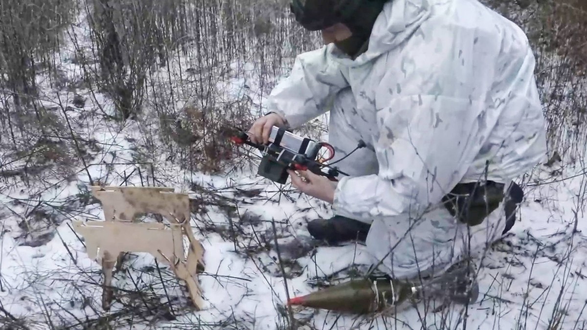 : Russian attack drone unit in special military operation zone JANUARY 25, 2024: A serviceman of an attack drone unit of the Zapad group of the Russian Armed Forces performs a combat mission on the Ku ...