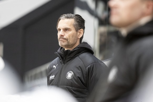 L&#039;entraineur Thierry Paterlini, during the regular season of National League A (NLA) Swiss Championship 2024/25 between HC Lugano and SCL Tigers at the ice stadium Corner Arena, Switzerland, Sund ...