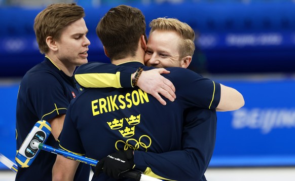 epa09766706 Niklas Edin (R) and teammates of Sweden celebrate after winning the Men's Curling semi final match between Sweden and Canada at the Beijing 2022 Olympic Games, Beijing, China, 17 February 2022.  EPA/ALEX PLAVEVSKI