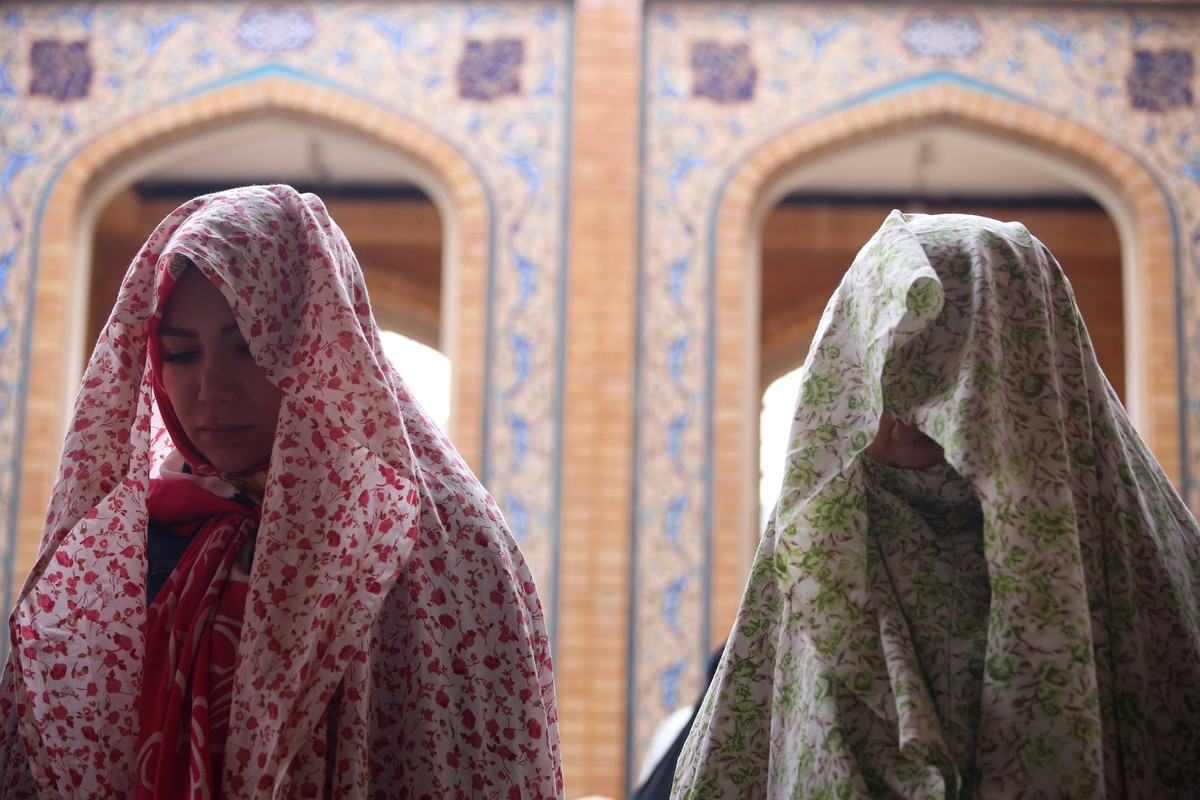 April 10, 2024, Tehran, Iran: Iranian worshippers perform the Eid al-Fitr prayer at a mosque in northern Tehran, marking the end of the Muslim holy fasting month of Ramadan. Muslims across the world s ...
