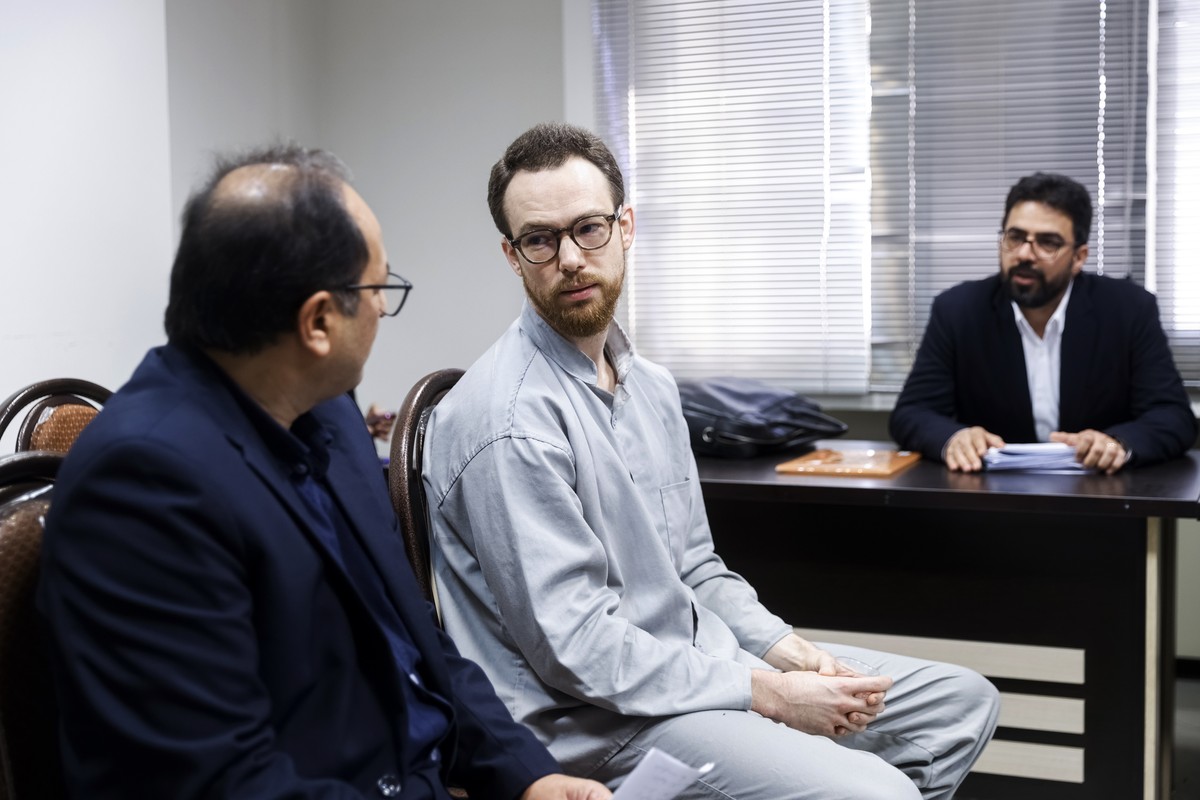 In this photo released by Mizan News Agency on Sunday, Dec. 10, 2023, Swedish citizen Johan Floderus, center, sits at a courtroom at the Revolutionary Court in Tehran, Iran. Iran on Sunday held the fi ...