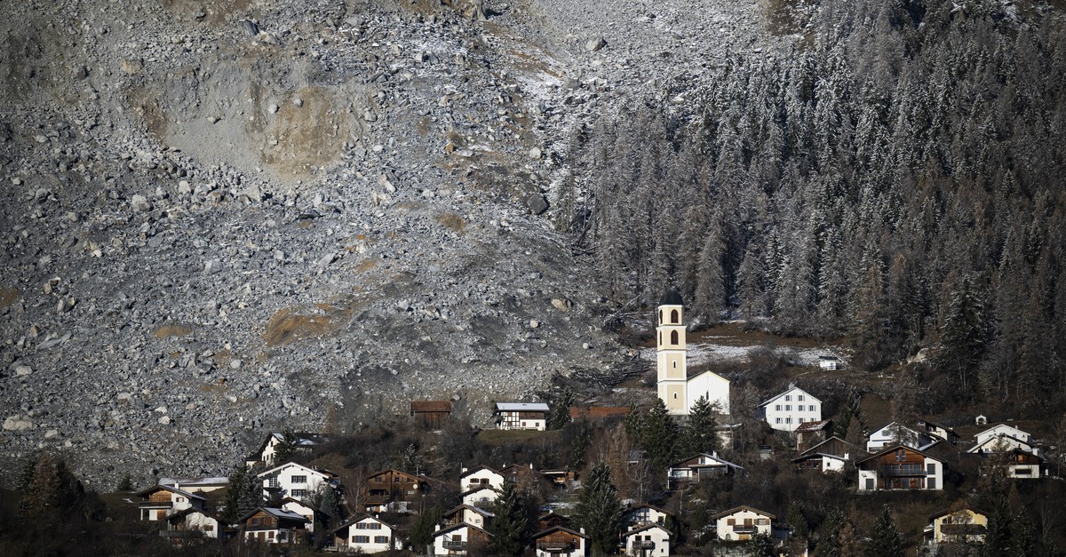 keine-gefahr-mehr-im-b-ndner-dorf-brienz-trotzdem-wird-umgesiedelt